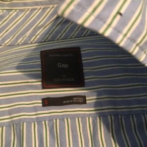 Gap button down shirt